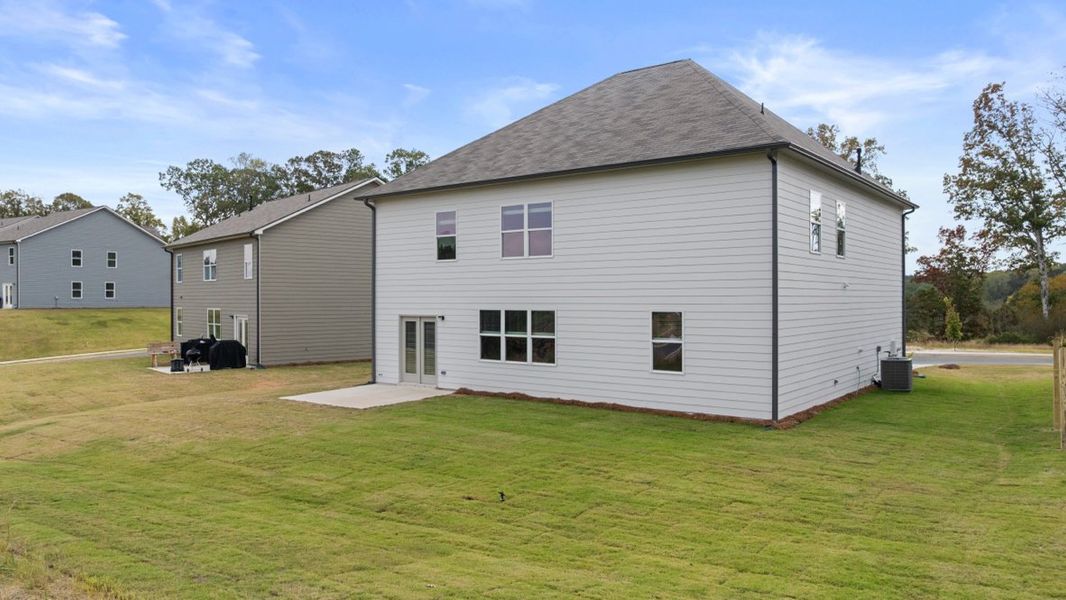 Representative exterior details of a home built from the HALTON by D.R. Horton in Lost Creek, Dallas (Image 27).