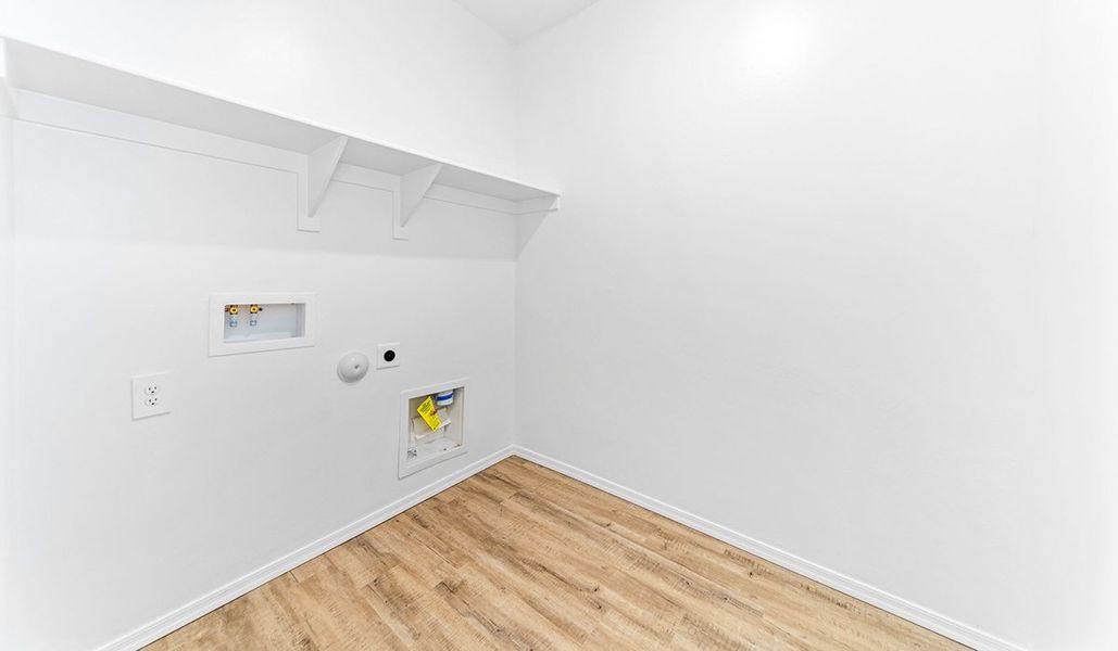 Representative unfurnished interior of a home built from the Dalea by D.R. Horton in Hanson Ridge, Vail (Image 37).