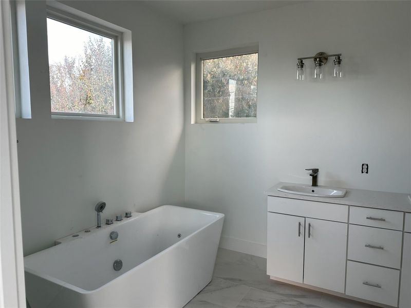 Primary Bath Jetted Tub