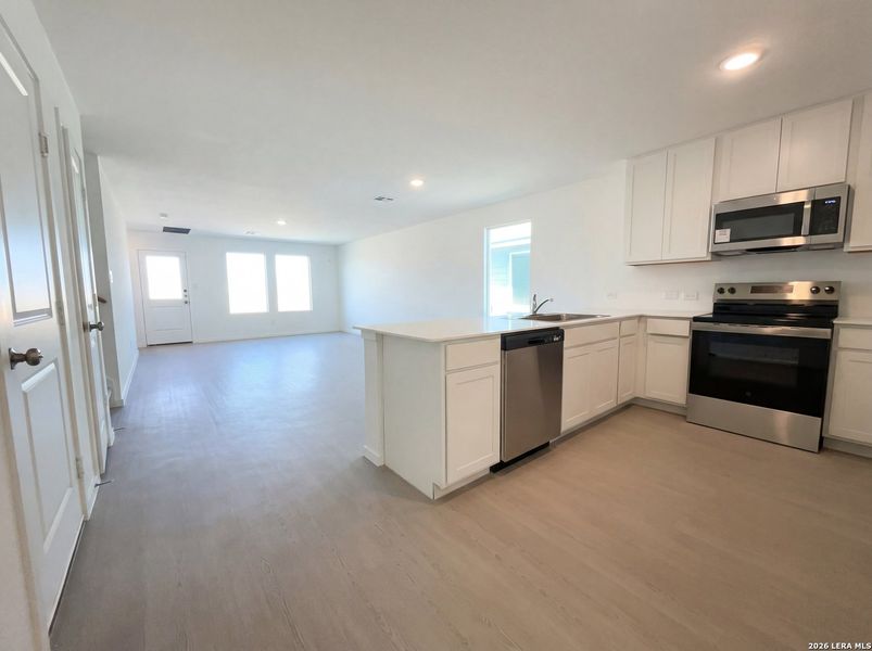 Spacious, unfurnished interior of a new home in Waters Edge, Seguin (Image 14).