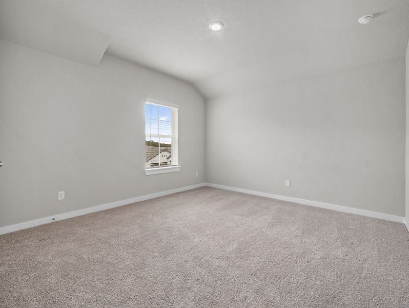 Spacious, unfurnished interior of a new home in Hunter's Ranch, San Antonio (Image 23).