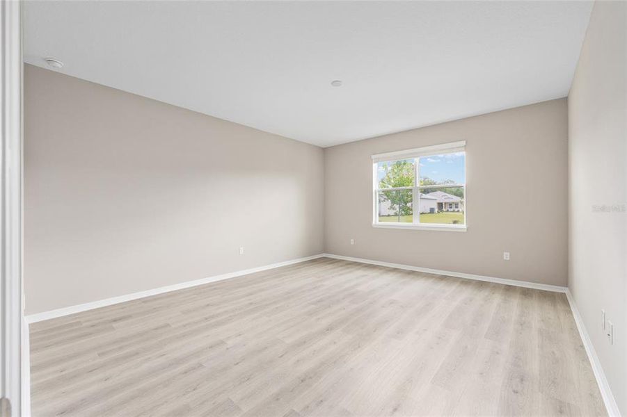 Spacious, unfurnished interior of a new home in , Ocala (Image 12).