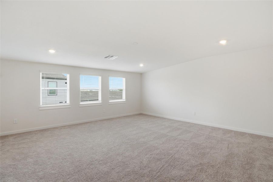 Spacious, unfurnished interior of a new home in Foxtail Palms, Manvel (Image 24).