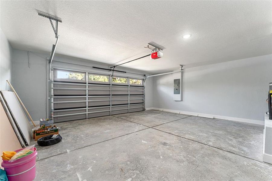 Spacious, unfurnished interior of a new home in , Dunnellon (Image 46).