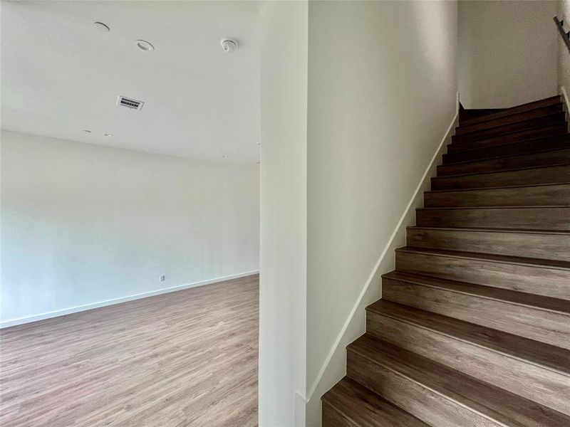 Spacious, unfurnished interior of a new home in , Dallas (Image 10).