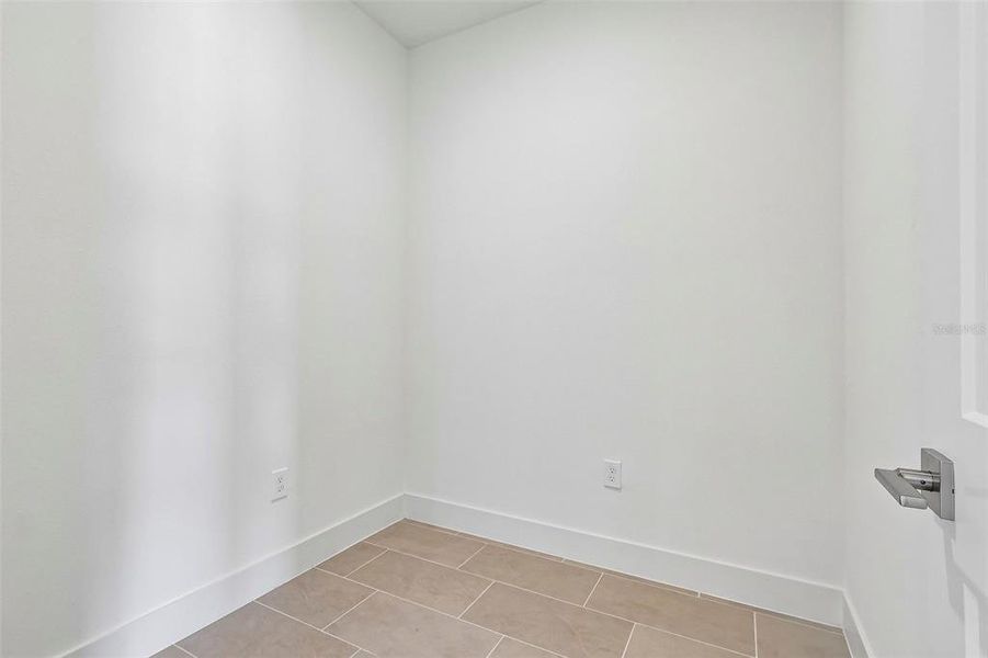 Spacious, unfurnished interior of a new home in Lakeside at Satilla, St. Cloud (Image 29).