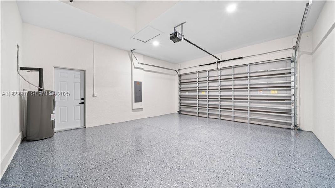 Spacious, unfurnished interior of a new home in , Lehigh Acres (Image 14).