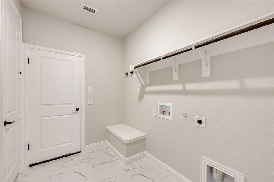 Spacious, unfurnished interior of a new home in Timberbrook 3B-4A, Justin (Image 32). Spacious, unfurnished interior of a new home in Timberbrook 3B-4A, Justin (Image 32).