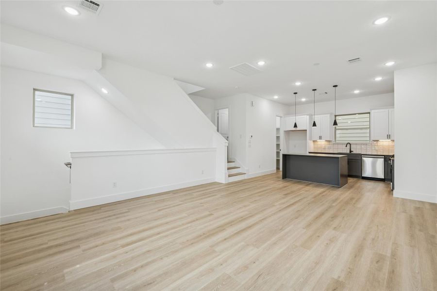 Spacious, unfurnished interior of a new home in , Houston (Image 13).