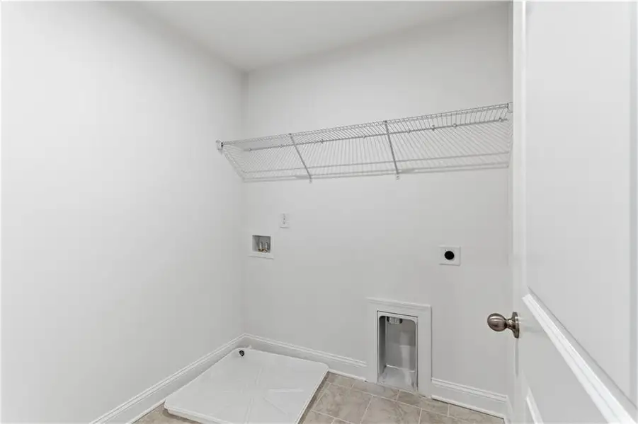 Spacious, unfurnished interior of a new home in The Estates at Hurricane Pointe, Douglasville (Image 42).