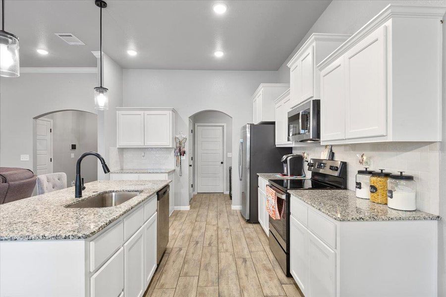 Furnished interior view inside a new home in , Killeen (Image 7).