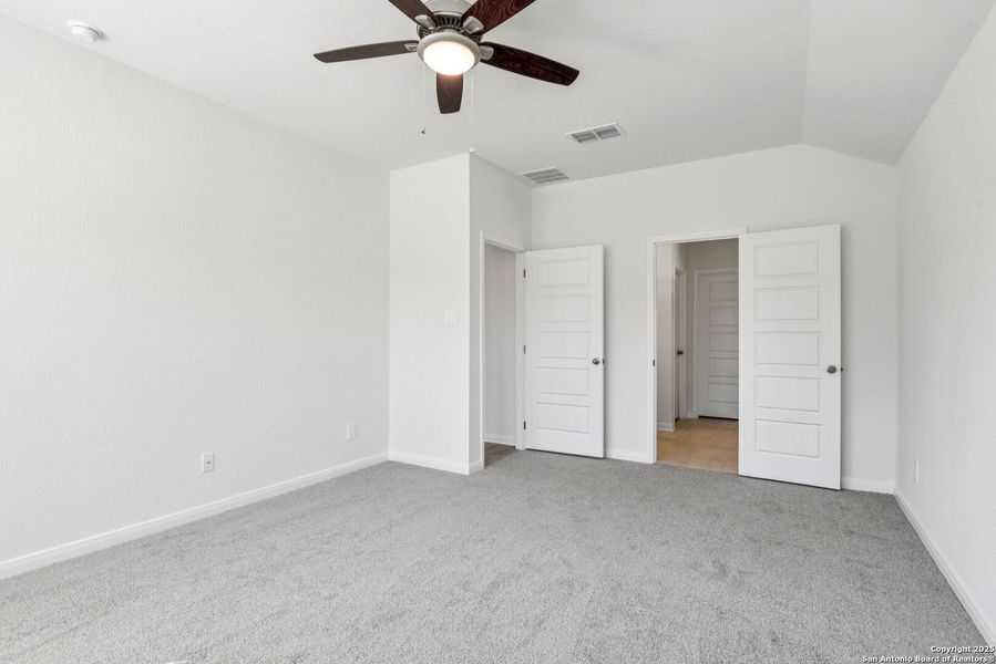 Spacious, unfurnished interior of a new home in Royal Crest, San Antonio (Image 25). Spacious, unfurnished interior of a new home in Royal Crest, San Antonio (Image 25).