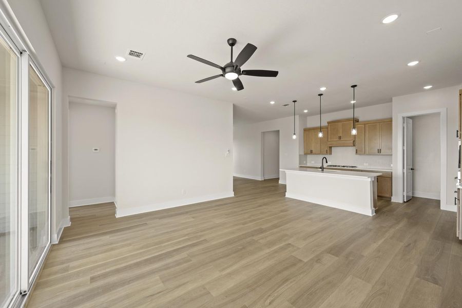 Spacious, unfurnished interior of a new home in Treeline, Justin (Image 18).