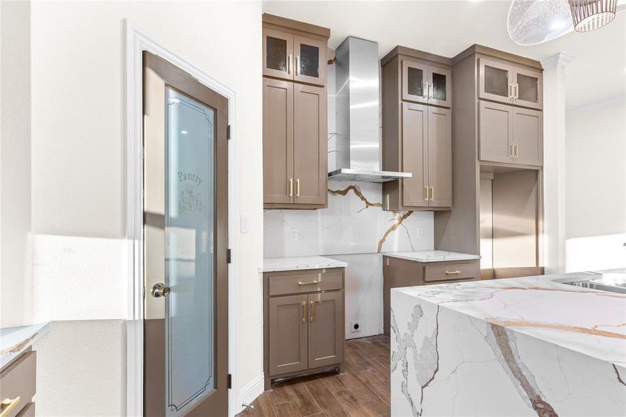 Side view of the kitchen and pantry Side view of the kitchen and pantry