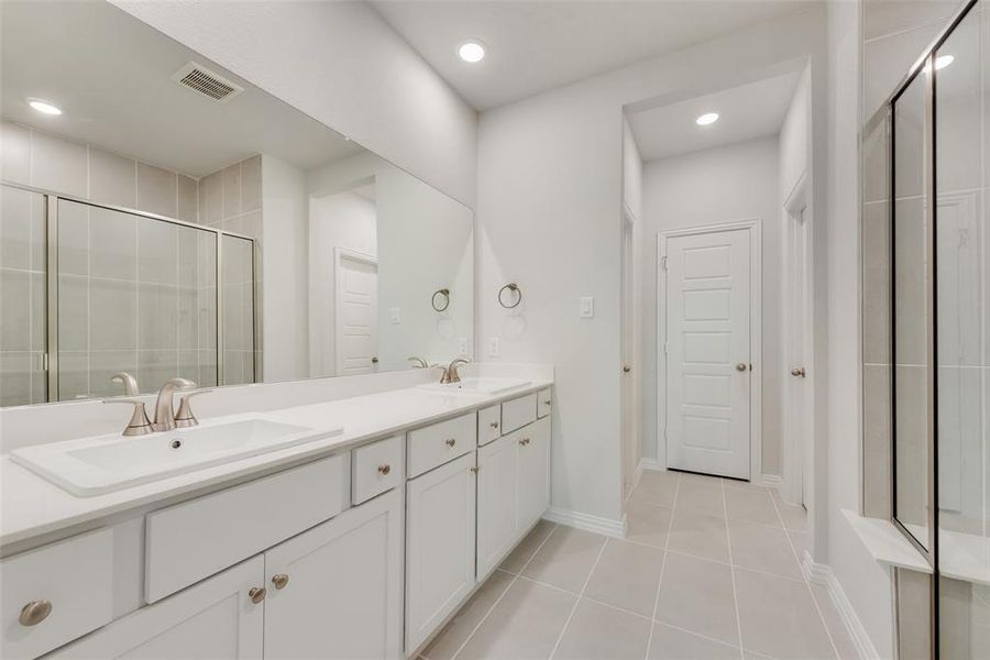 Furnished interior view inside a new home in Wade Settlement Townhomes, Frisco (Image 8). Furnished interior view inside a new home in Wade Settlement Townhomes, Frisco (Image 8).