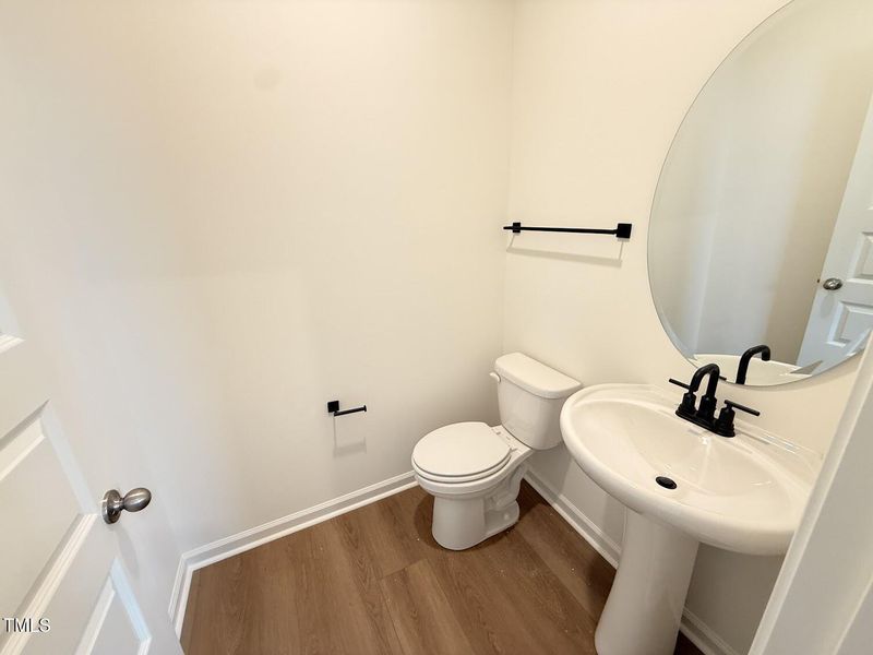 AR197 8.20 Half Bath