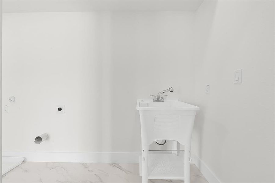 Spacious, unfurnished interior of a new home in , Dallas (Image 16).