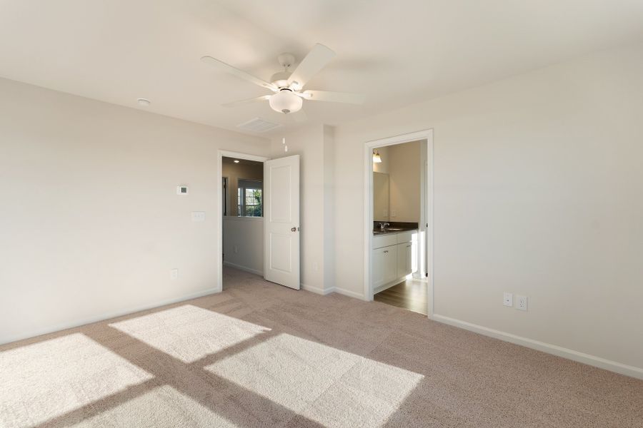Spacious, unfurnished interior of a new home in Tucker Ridge, Pendleton (Image 20).