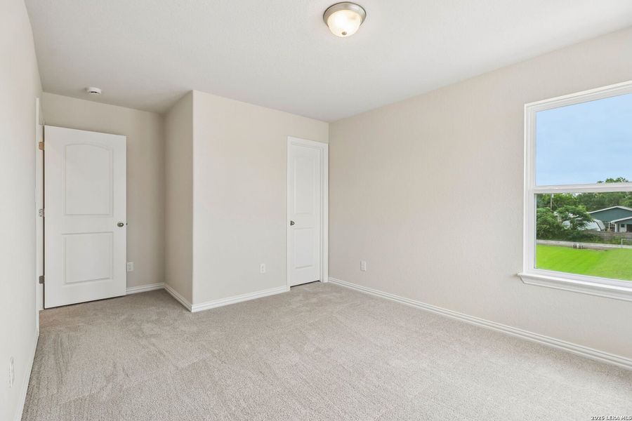 Spacious, unfurnished interior of a new home in Casinas at Gruene, New Braunfels (Image 16).