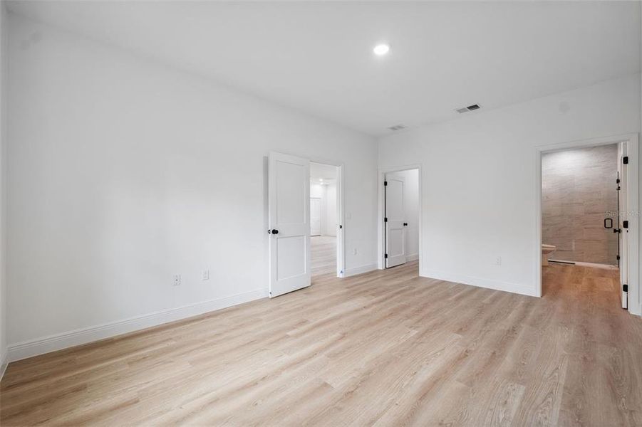 Spacious, unfurnished interior of a new home in , Ocala (Image 22).