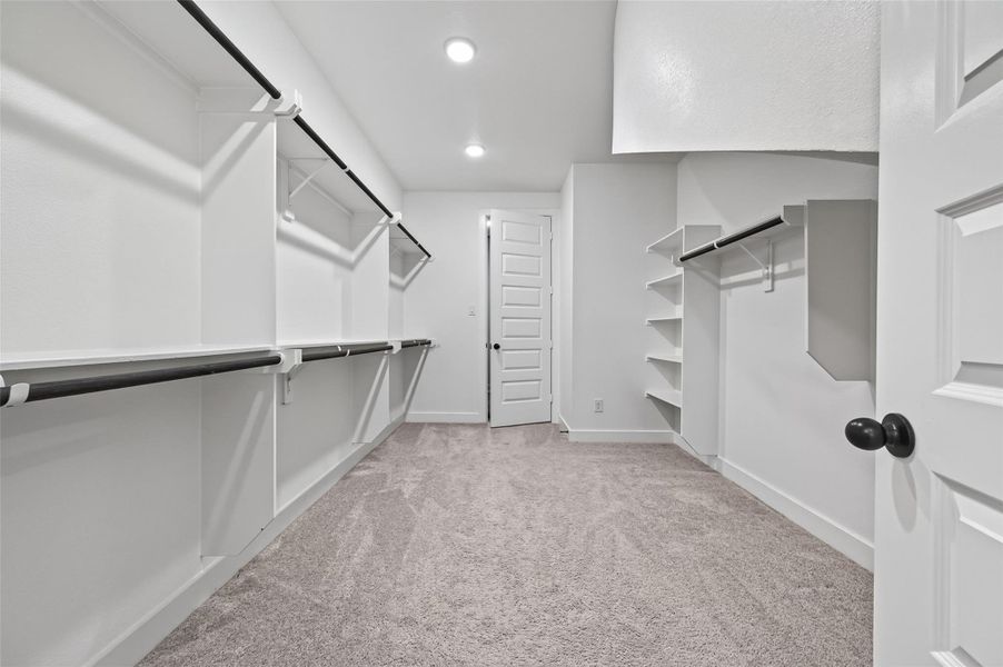 Spacious, unfurnished interior of a new home in Sunterra, Katy (Image 21). Spacious, unfurnished interior of a new home in Sunterra, Katy (Image 21).
