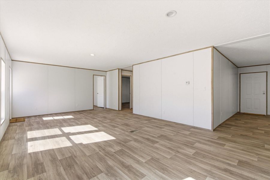 Spacious, unfurnished interior of a new home in , Goose Creek (Image 23).