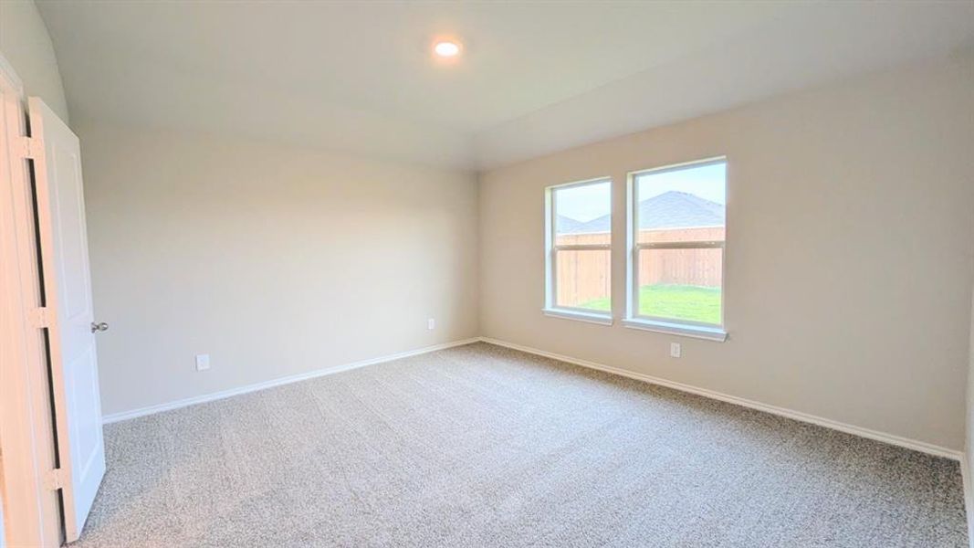 Spacious, unfurnished interior of a new home in Sunnycreek, Fort Worth (Image 8).
