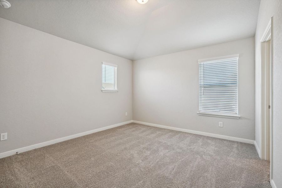 Spacious, unfurnished interior of a new home in Kingdom Heights, Rosenberg (Image 34).