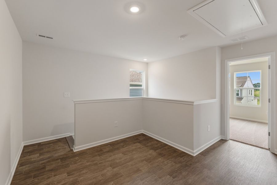 Spacious, unfurnished interior of a new home in Richmond Hill, Inman (Image 28).