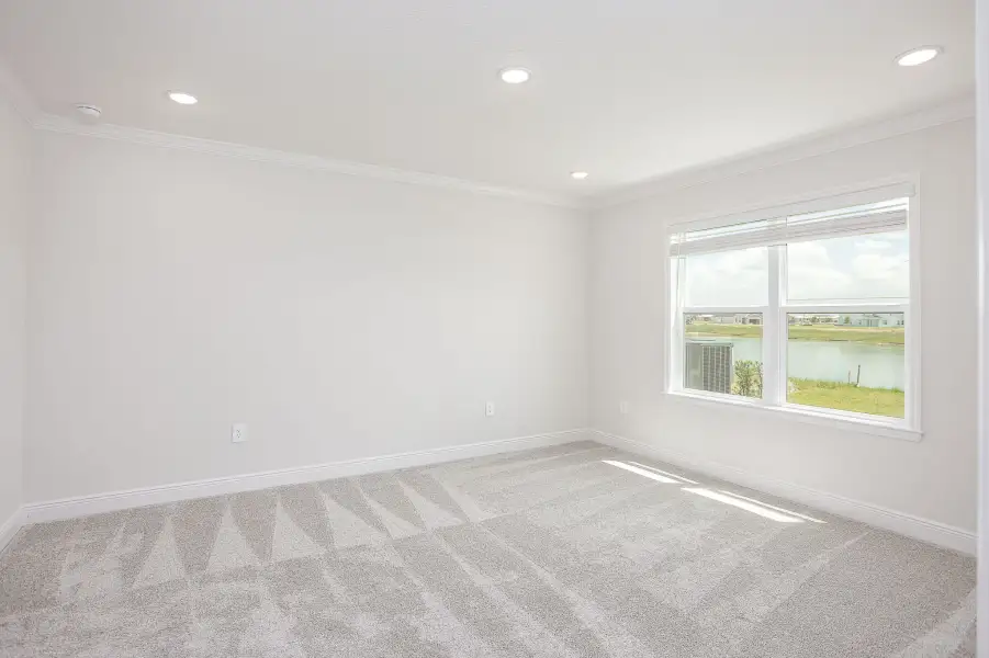 Spacious, unfurnished interior of a new home in Malabar Springs, Palm Bay (Image 47).