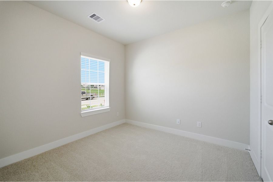 Spacious, unfurnished interior of a new home in Bay Creek, Baytown (Image 14).