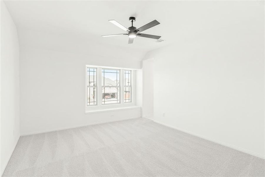 Spacious, unfurnished interior of a new home in Willow Wood, McKinney (Image 36).