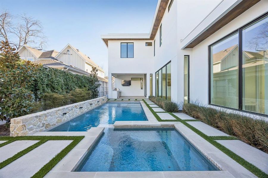 Exterior details and patio area of a home in , Dallas (Image 3).