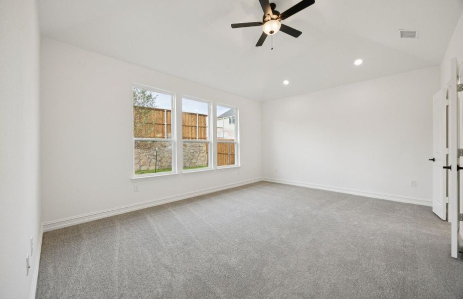 Representative unfurnished interior of a home built from the Ferris by Pulte Homes in Corley Farms, Boerne (Image 19).