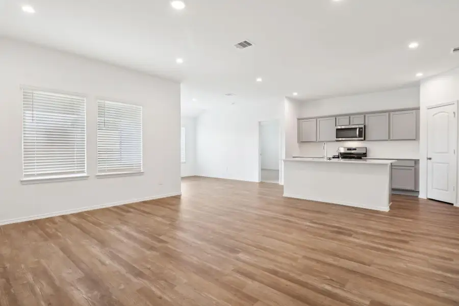 Spacious, unfurnished interior of a new home in Grand Pines, Magnolia (Image 6).