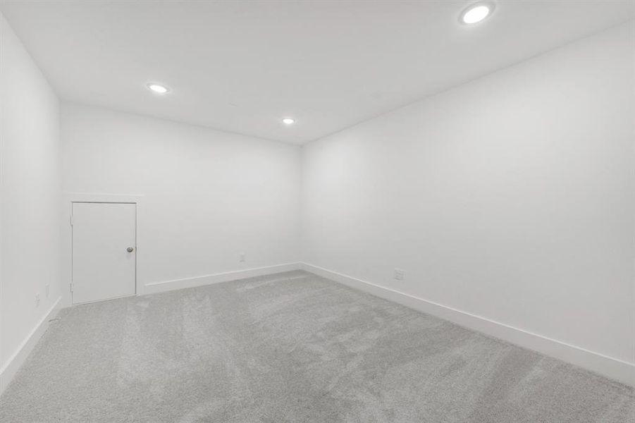 Spacious, unfurnished interior of a new home in Vintage Village, Argyle (Image 31).