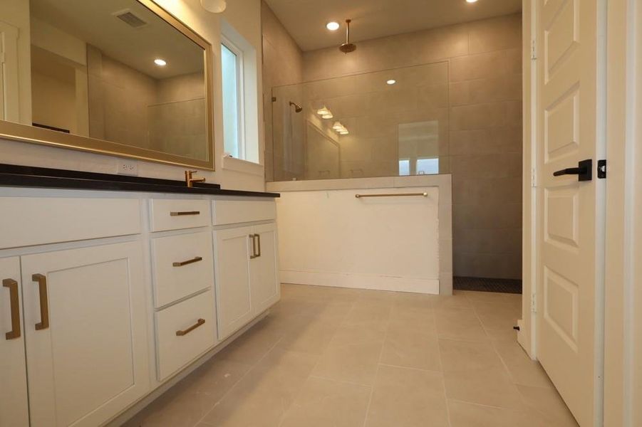 Furnished interior view inside a new home in The Highlands 40', Porter (Image 6). Furnished interior view inside a new home in The Highlands 40', Porter (Image 6).