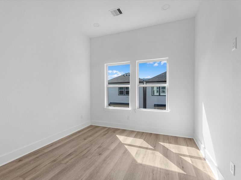 Spacious, unfurnished interior of a new home in , Houston (Image 24).
