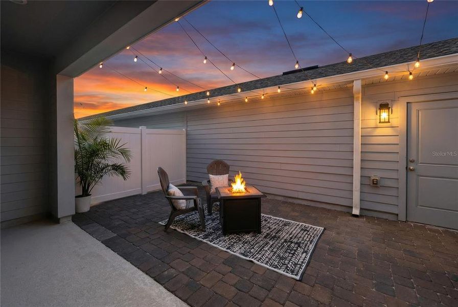Exterior details and patio area of a home in Aulin Square, Oviedo (Image 29).