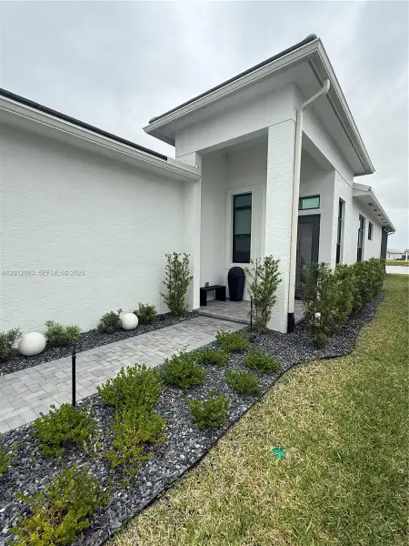 Exterior details and patio area of a home in , Port St. Lucie (Image 23).