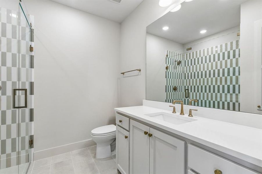 Ensuite bath