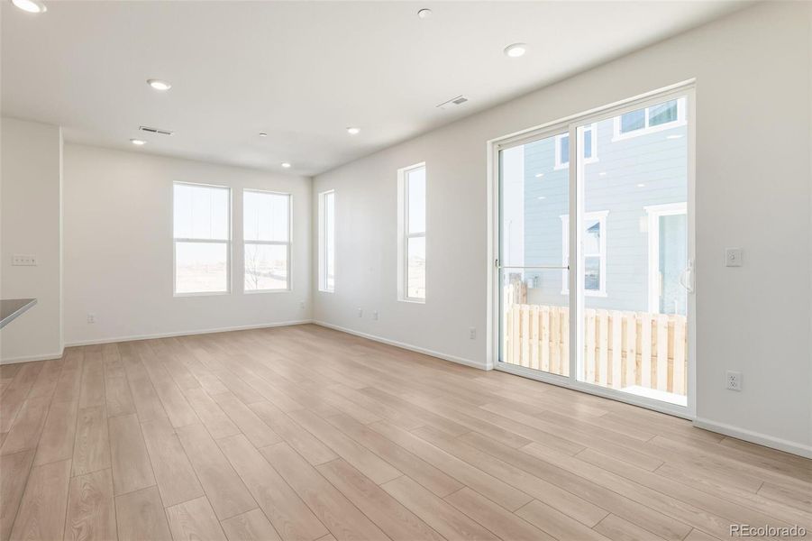 Spacious, unfurnished interior of a new home in Turnberry, Commerce City (Image 33).