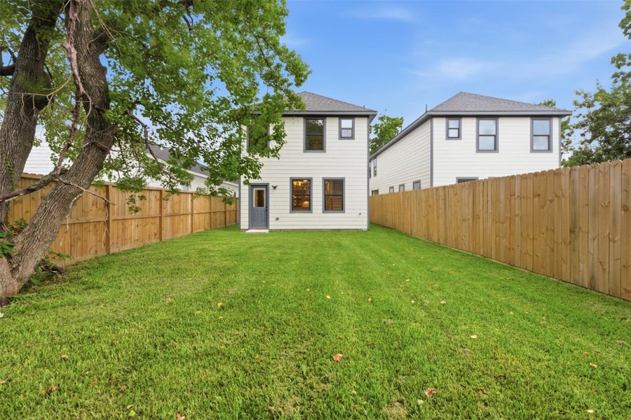 Exterior details and patio area of a home in , Houston (Image 32).