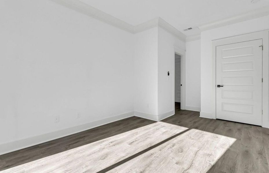Spacious, unfurnished interior of a new home in , North Charleston (Image 18).
