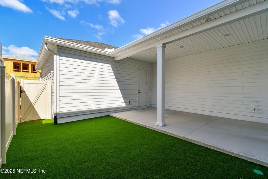 Exterior details and patio area of a home in , Jacksonville (Image 3).