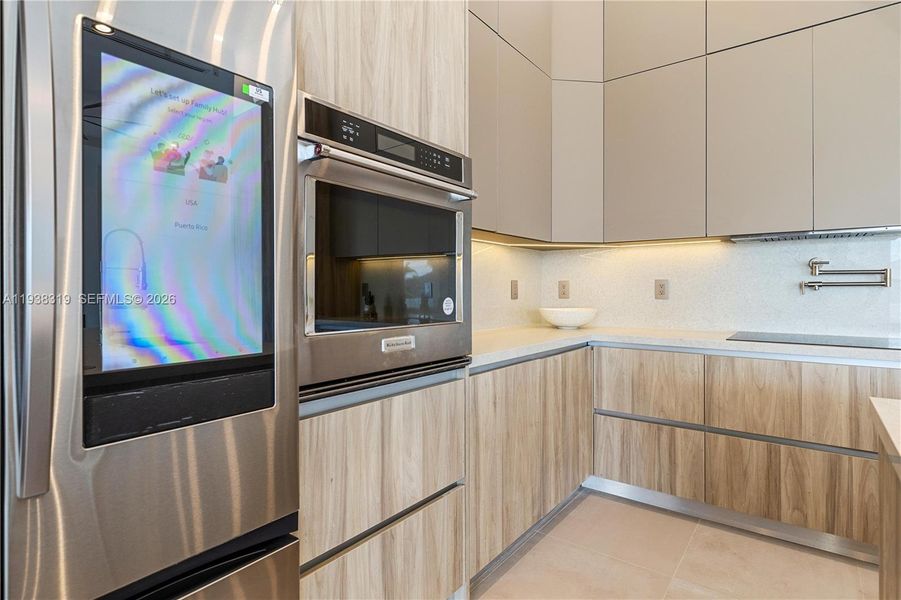 TOP-TIER STAINLESS STELL SMART APPLIANCES