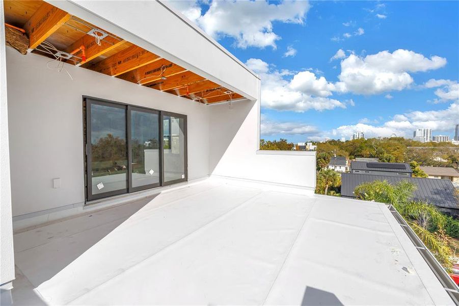 Exterior details and patio area of a home in , St. Petersburg (Image 21).