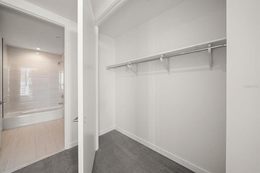 Spacious, unfurnished interior of a new home in , St. Petersburg (Image 37).