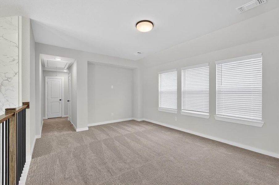 Spacious, unfurnished interior of a new home in Hillstead, Lavon (Image 15).