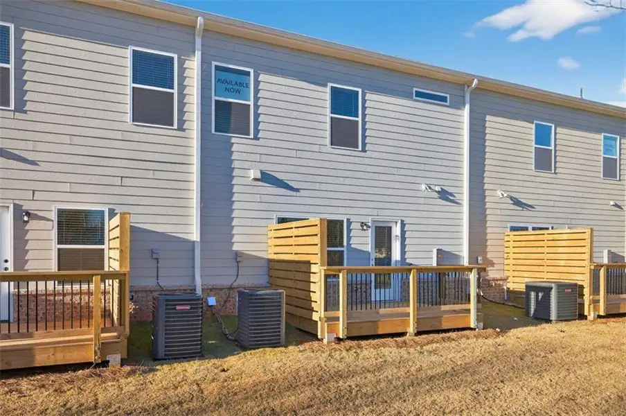 Exterior details and patio area of a home in Franklin Manor, Lawrenceville (Image 20).